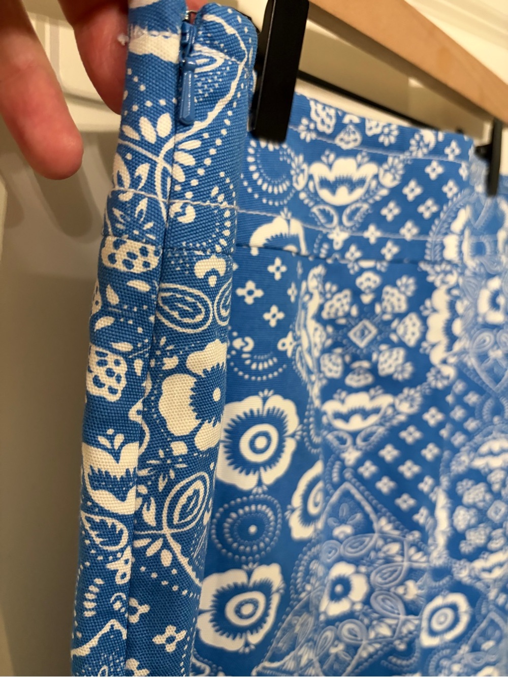 New with Tags Talbot’s size 10P Blue & white Floral Tile Print Women's Skirt. - Picture 3 of 9